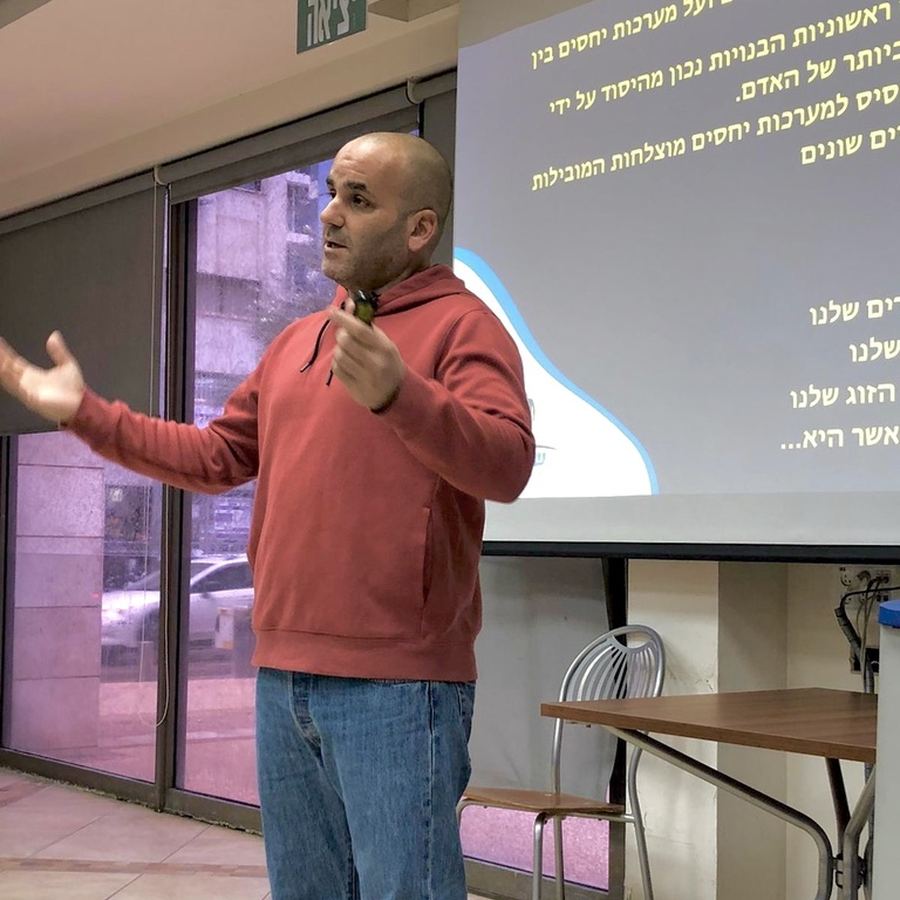 כלבים לא משקרים, הרצאת העשרה לארגונים